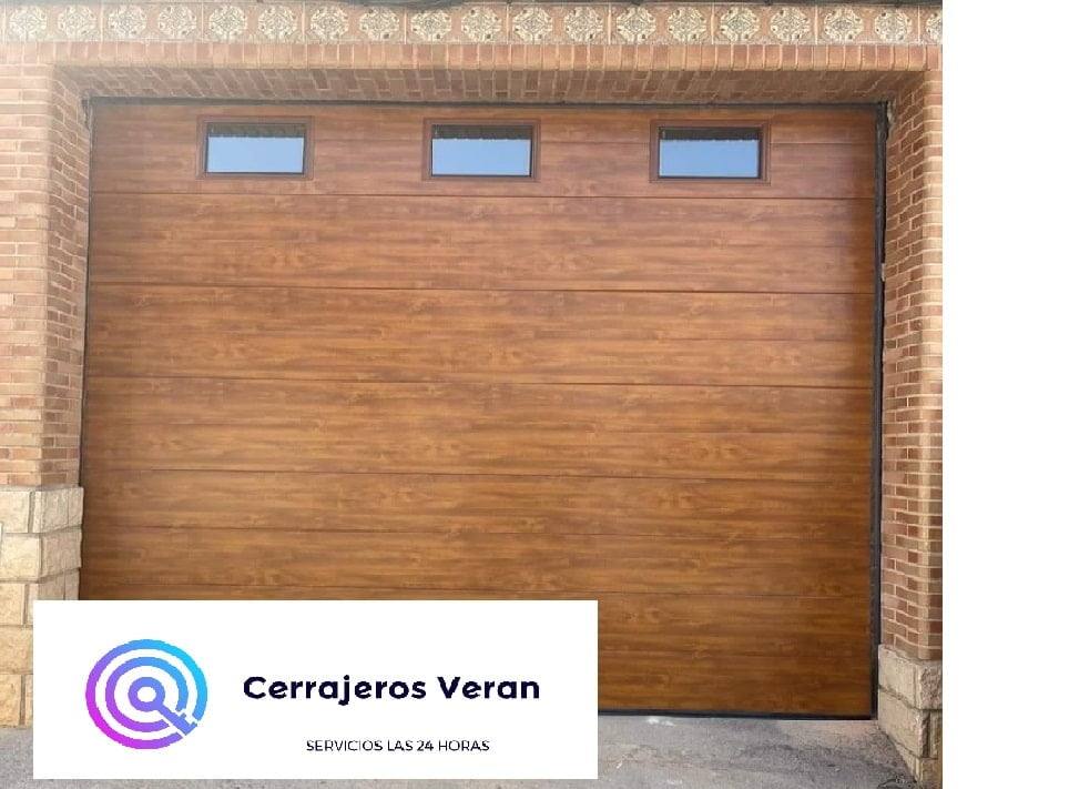 PUERTA DE GARAJE IMITACIÓN MADERA